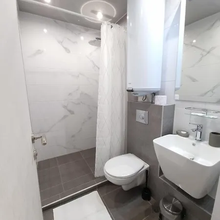 Appartamento жилищна сграда орех *